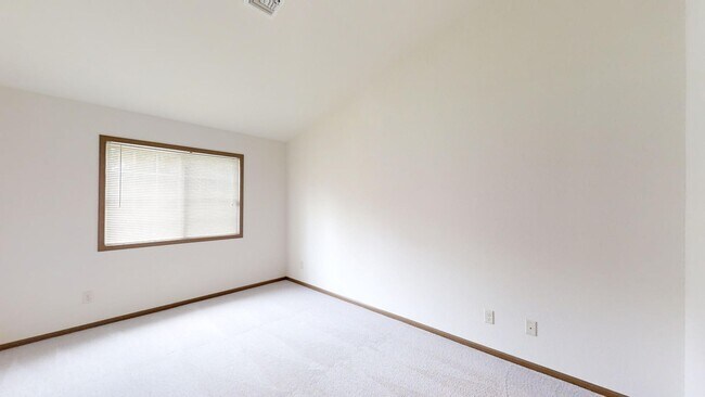 Building Photo - RENOVATED Condo Style Upper 2 Bedroom 2 Bathroom Apartment is Available