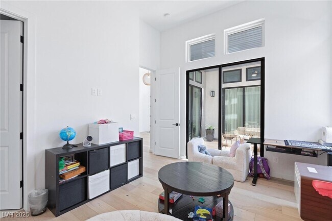 Building Photo - 10927 White Clay Dr