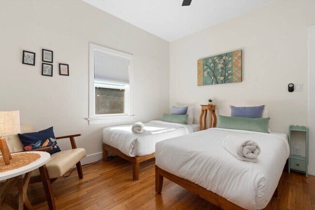 Building Photo - 1407 E McKinley St