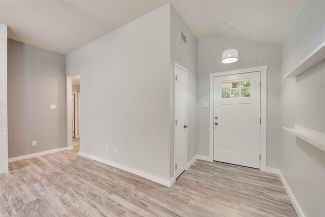 Building Photo - 9216 Newport Ln