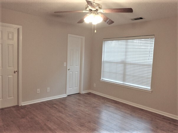Building Photo - 172 Parkside Dr
