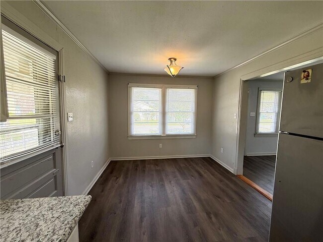 Building Photo - 628 Radiance Ave