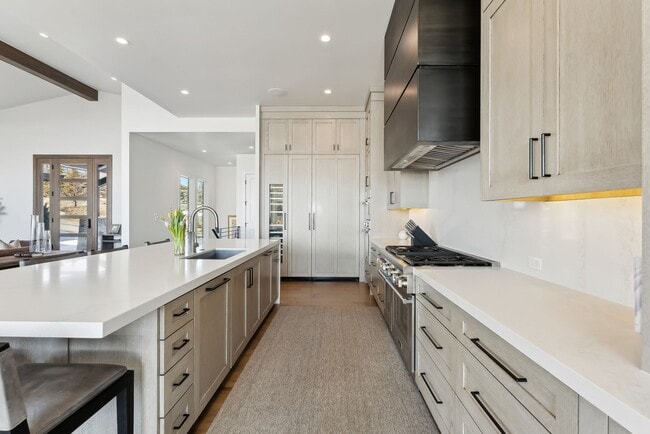 Building Photo - 3450 Ridgeway Dr