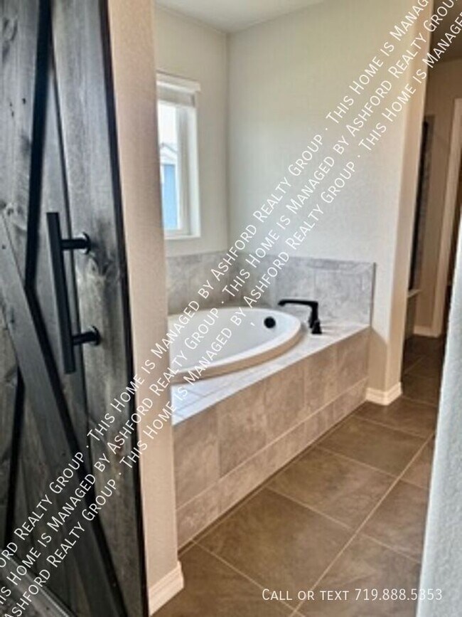 Building Photo - 8322 Graphite Dr