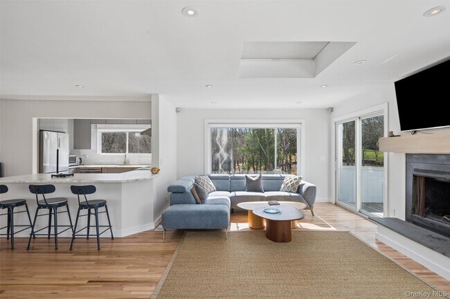 Building Photo - 14 Old Trail Rd