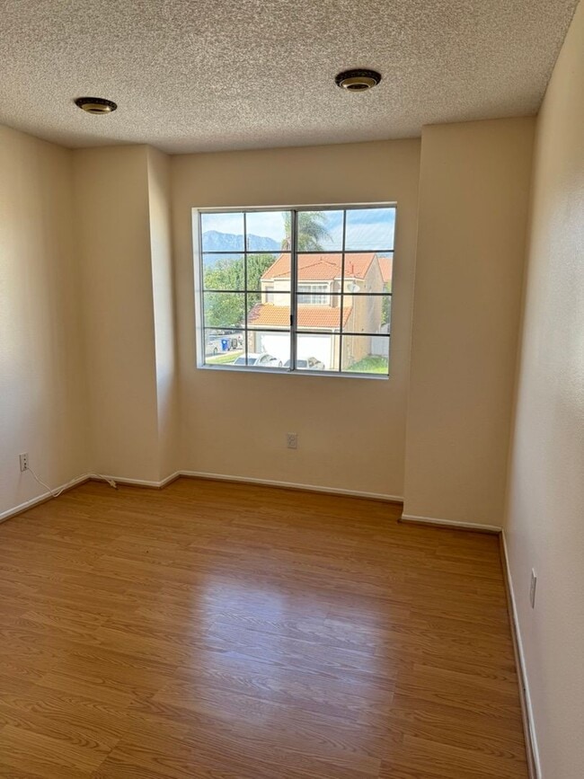 Building Photo - 14661 Woodland Dr
