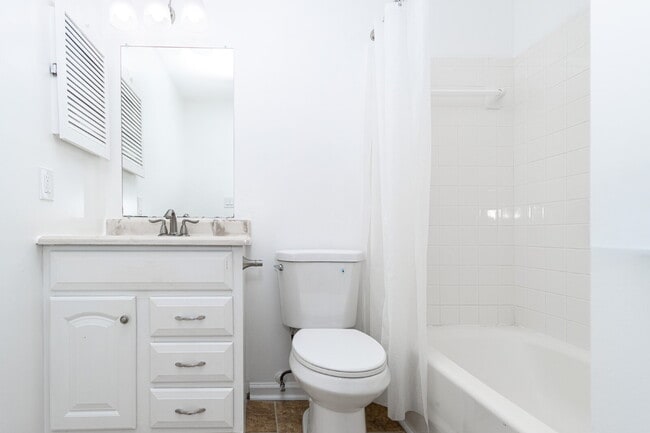 Building Photo - 313 Mews Ct