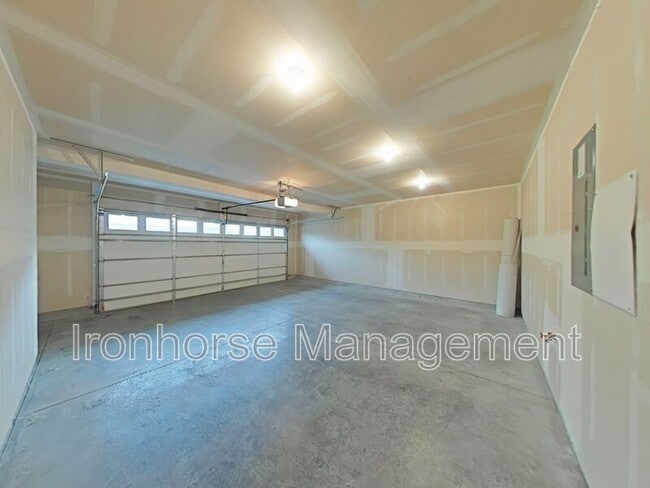Building Photo - 2930 Warbler Way