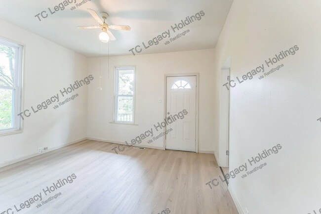Building Photo - 907 Floral Ave