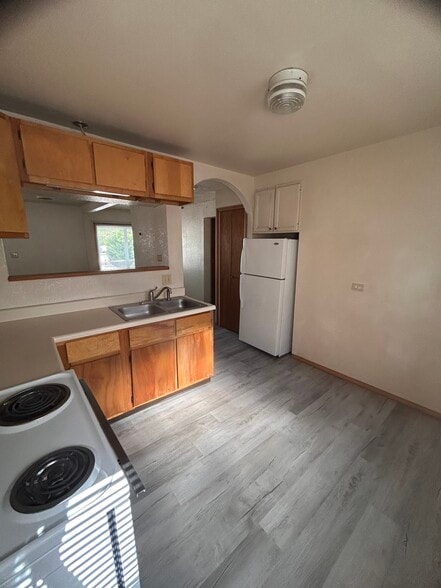 Building Photo - 808 Avocado St