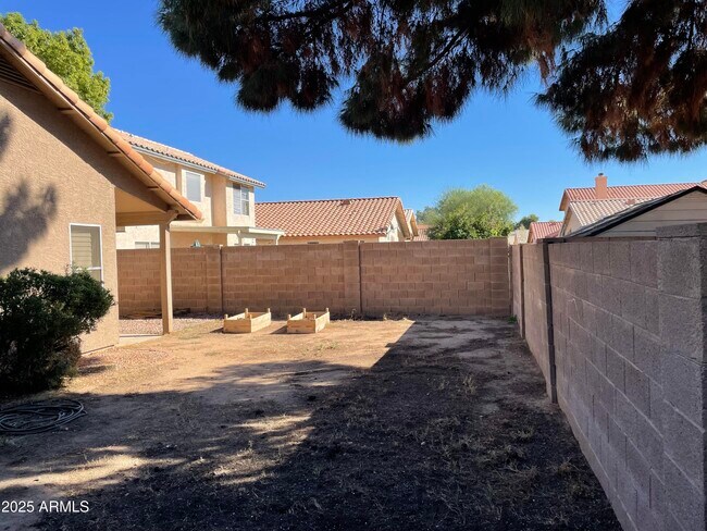 Building Photo - 8949 W Kathleen Rd