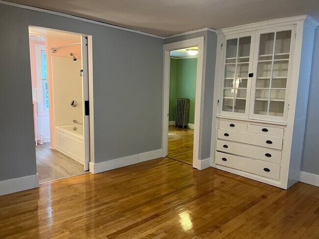 Building Photo - 52 Elmwood St