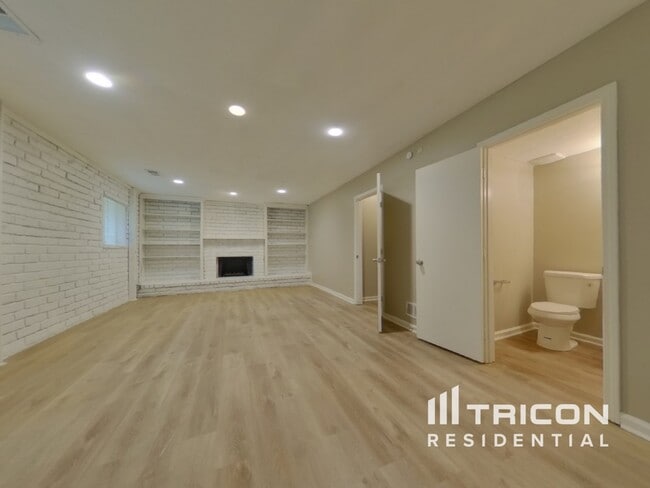 Building Photo - 864 Regency Ct NW