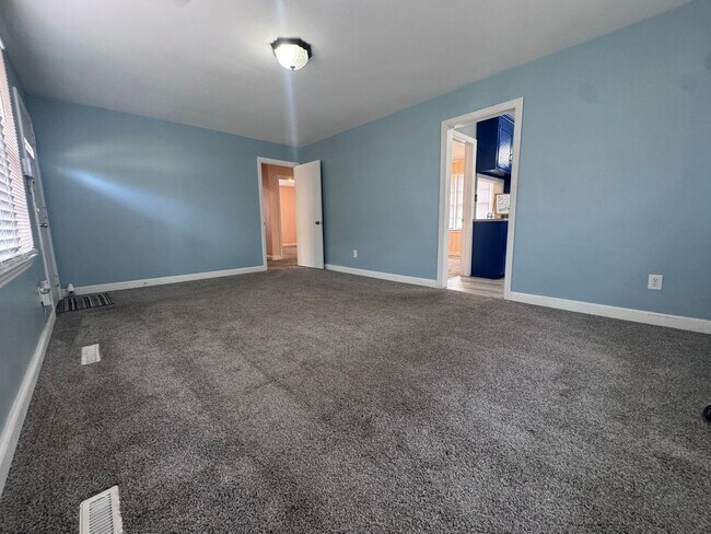 Building Photo - 302 Brookwood Ave