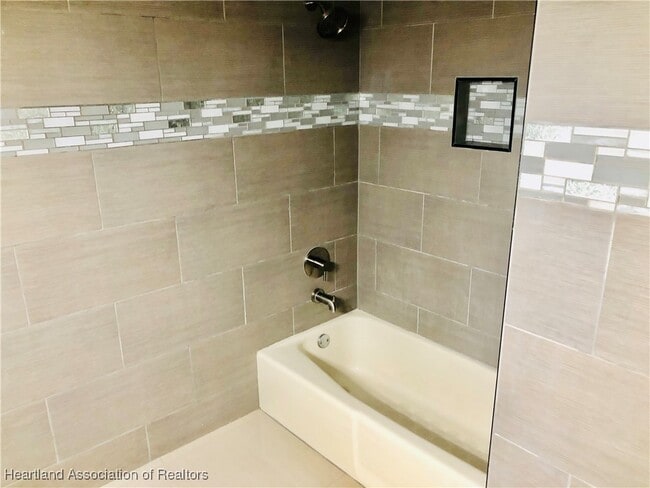 Building Photo - 4615 Lake Haven Blvd