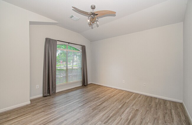 Building Photo - 1904 Roaring Springs Ct