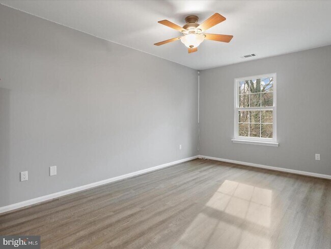 Building Photo - 9422 Scarlet Oak Dr
