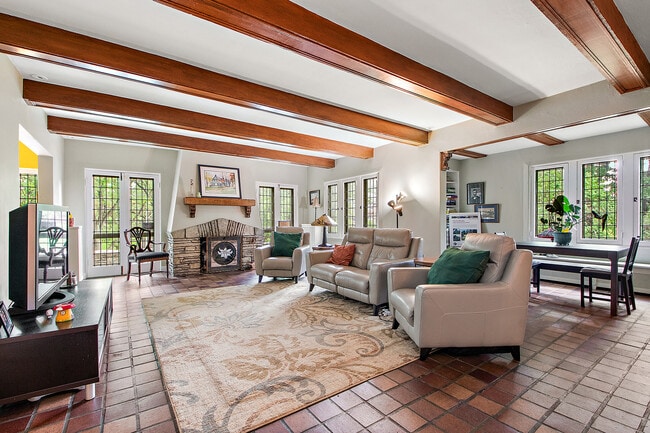 Building Photo - 2023-2027 W 108th Pl