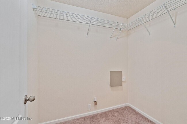 Building Photo - Cedarbrook Community Beauty, Holiday Gem, Available Now!