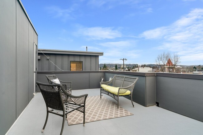 Building Photo - Like new 2 bedroom townhome in Georgetown