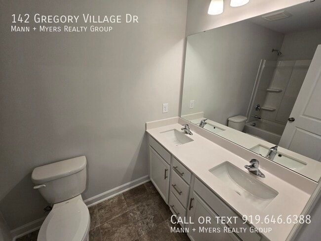 Building Photo - 142 Gregory Vlg Dr