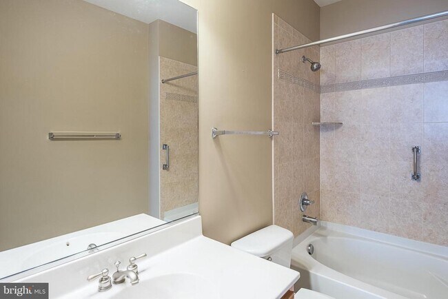 Building Photo - 3830 Lightfoot St