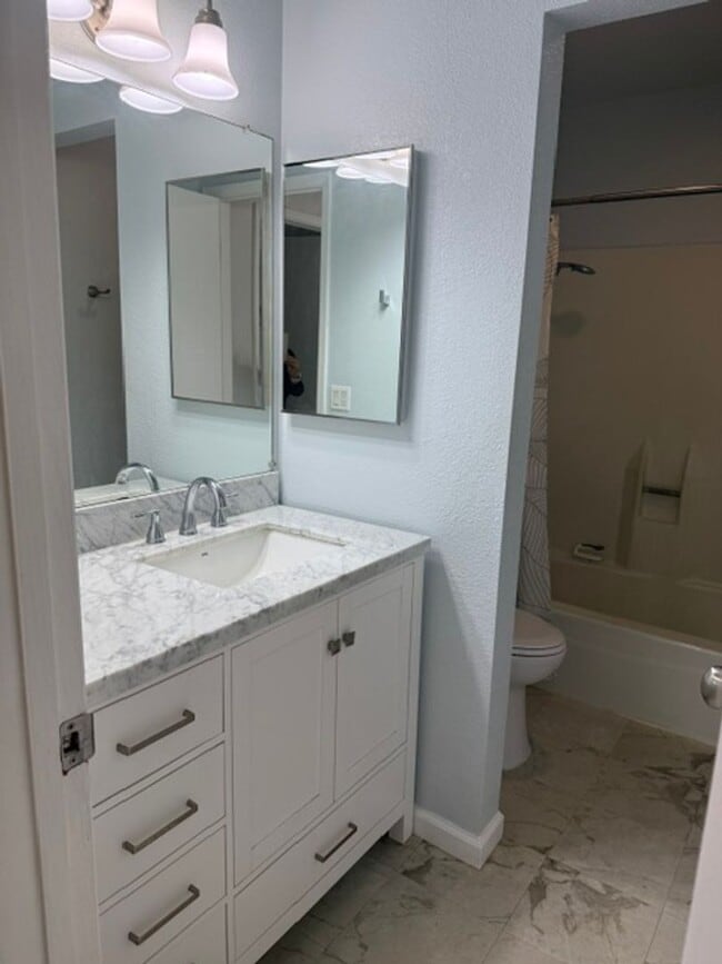 Building Photo - Sonoma Racquet Club Circle ~ Gorgeous 2 Bedroom 1.5 Bath in Rohnert Park