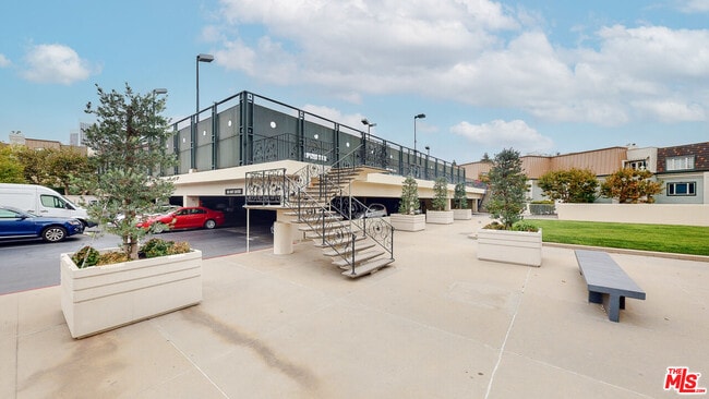 Building Photo - 2222 Ave of the Stars