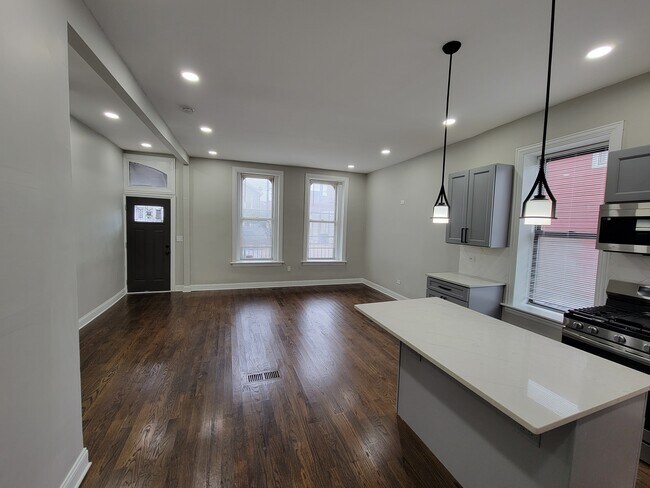 Building Photo - 1157 W 19th St