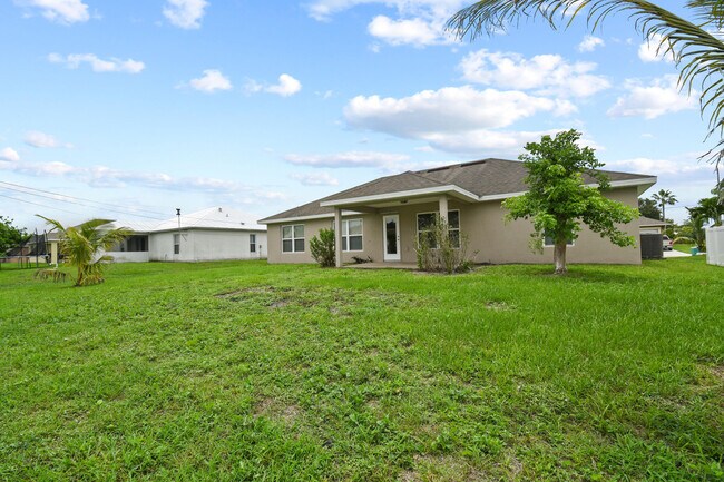 Building Photo - 2273 SW Monterrey Ln