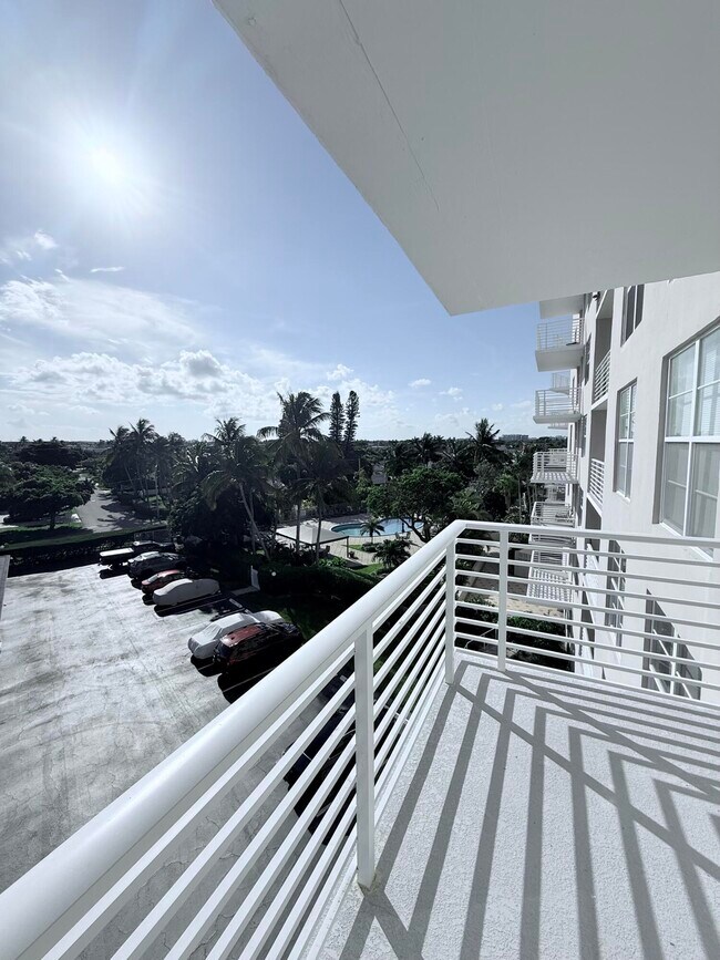 Building Photo - 2851 S Ocean Blvd
