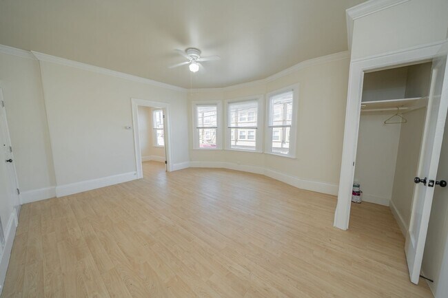 Building Photo - 4056 Piedmont Ave