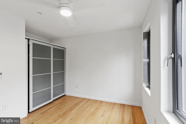Primary Photo - 152 W Laurel St