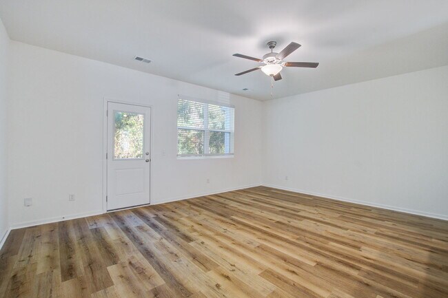 Building Photo - 200 Woodward Rd