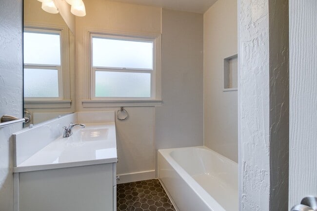 Building Photo - Remodeled La Loma Bungalow!