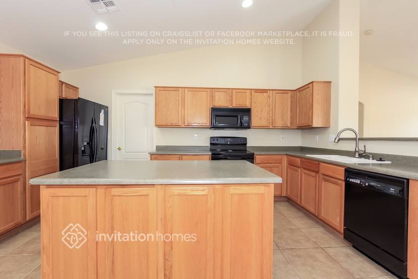 Building Photo - 15838 W Tara Ln