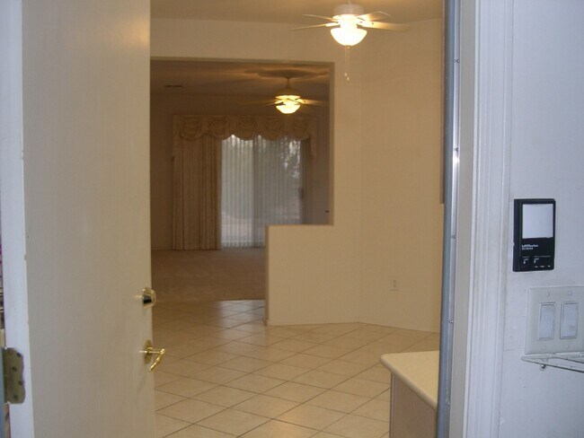 Building Photo - 2522 Libretto Ave
