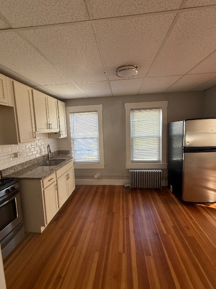 Building Photo - 17 Bowers St