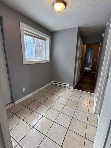 Building Photo - 1644 Myrtle St N