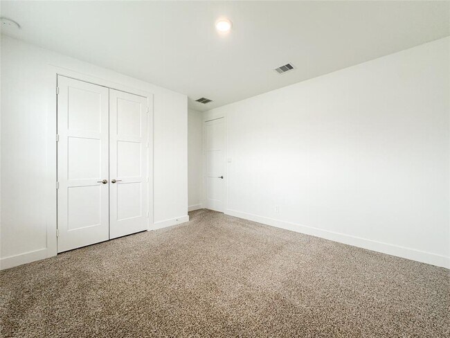 Building Photo - 15216 Tattle Crk Ln