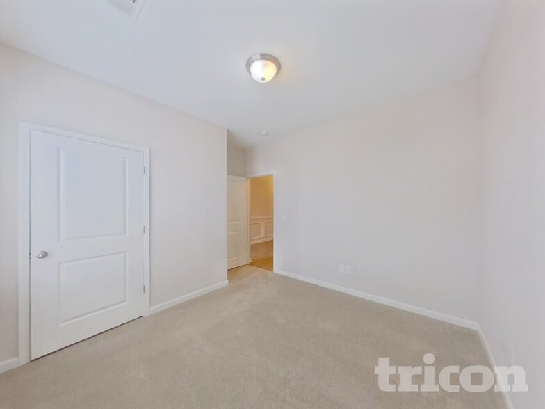 Building Photo - 453 All Seasons Dr