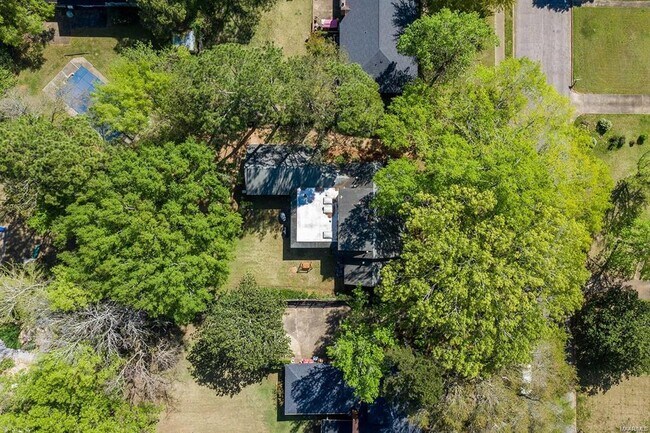 Building Photo - 2925 Fernway Dr