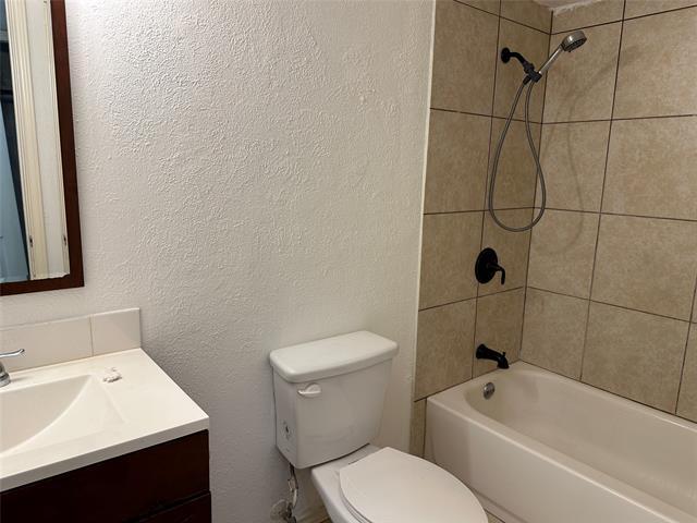 Building Photo - 553 Hightrail Dr