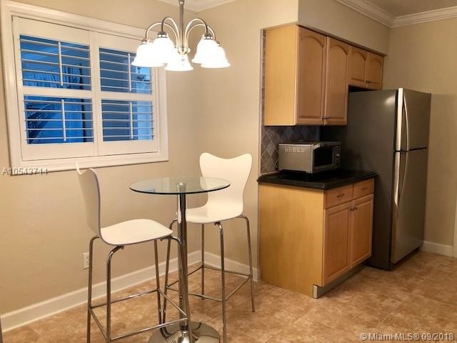 Building Photo - 216 SE 5th St