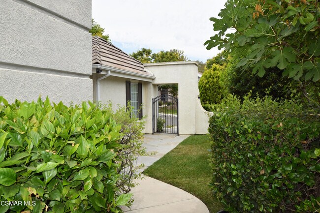 Building Photo - 2324 Solway Ct