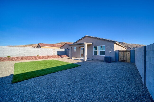 Building Photo - New Home w/ Panoramic Views