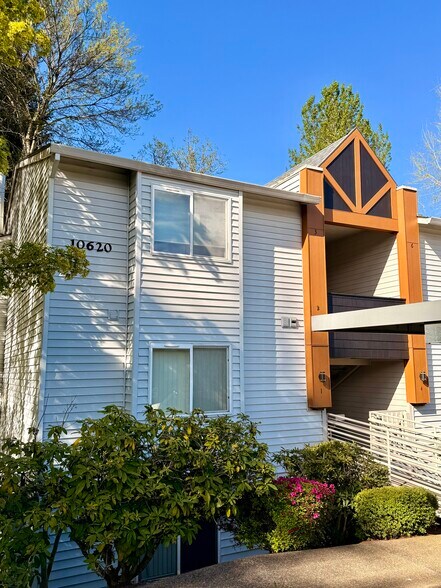 Building Photo - 10620 SW Davies Rd