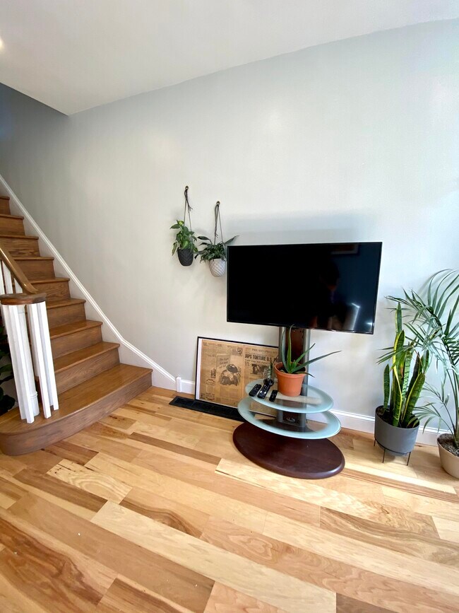 Building Photo - 2729 Reno St