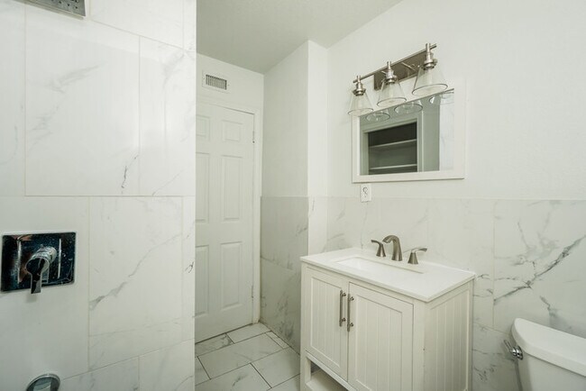 Building Photo - Comfortable 3 Bedrooms Home in San Antonio, TX