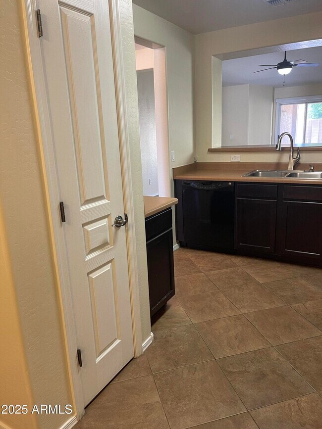 Building Photo - 1437 E Mayfield Dr